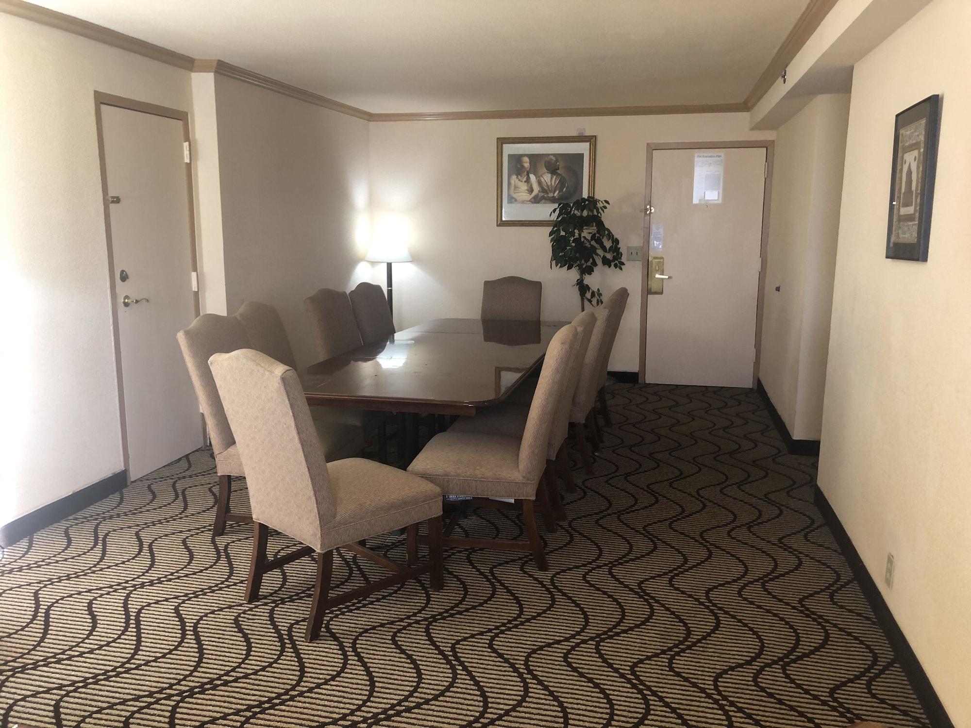 Ramada By Wyndham Birmingham Airport Hotel Kültér fotó