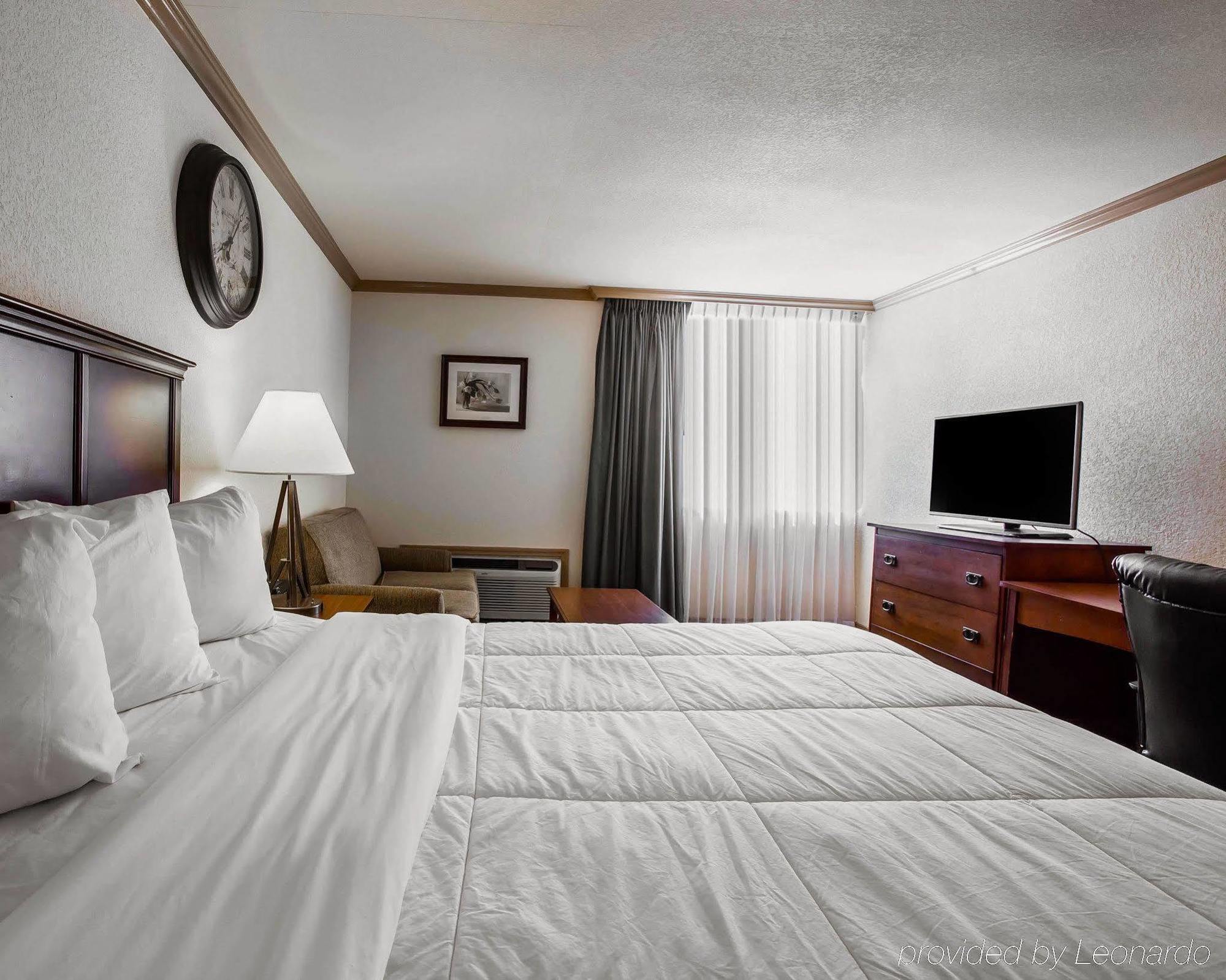 Ramada By Wyndham Birmingham Airport Hotel Kültér fotó