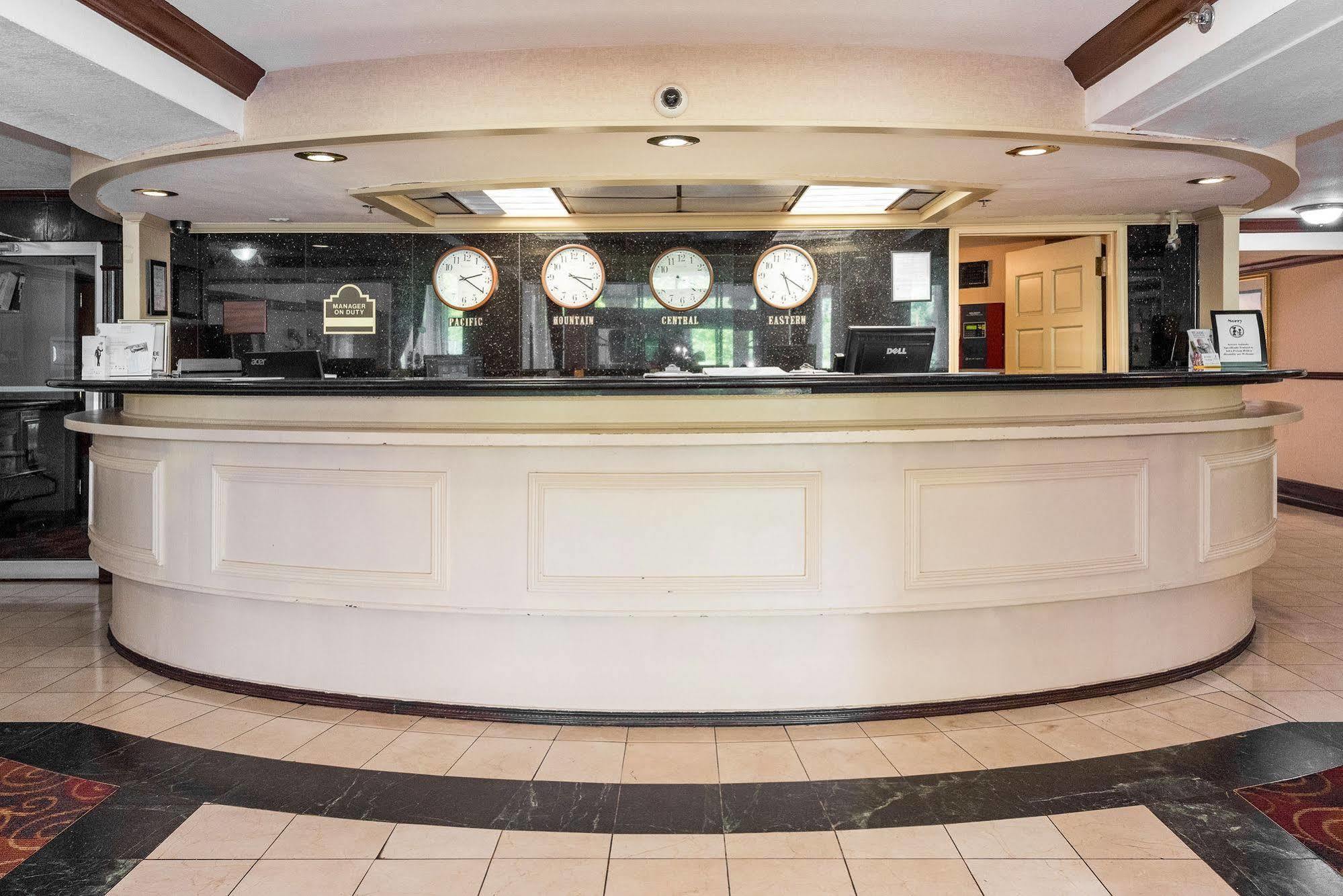 Ramada By Wyndham Birmingham Airport Hotel Kültér fotó