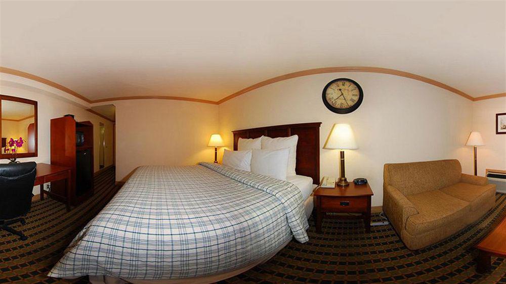 Ramada By Wyndham Birmingham Airport Hotel Kültér fotó