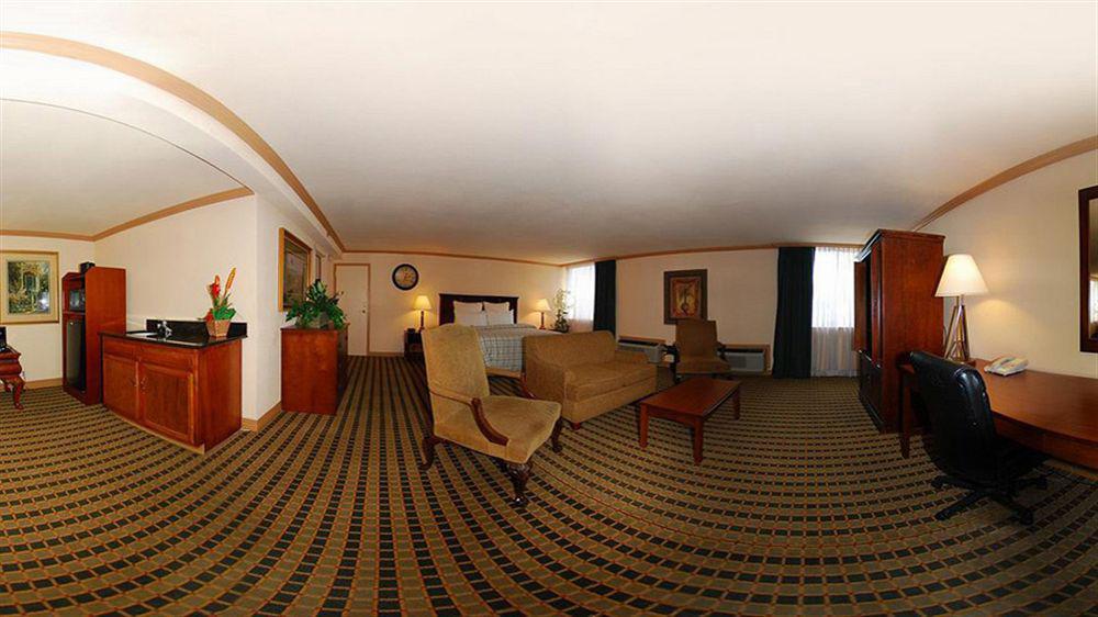 Ramada By Wyndham Birmingham Airport Hotel Kültér fotó
